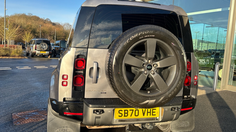 Land Rover Defender 3.0 D300 X-Dynamic HSE 110 5dr Auto Diesel Estate